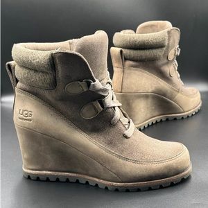 Ugg Wedge Boot new condition!